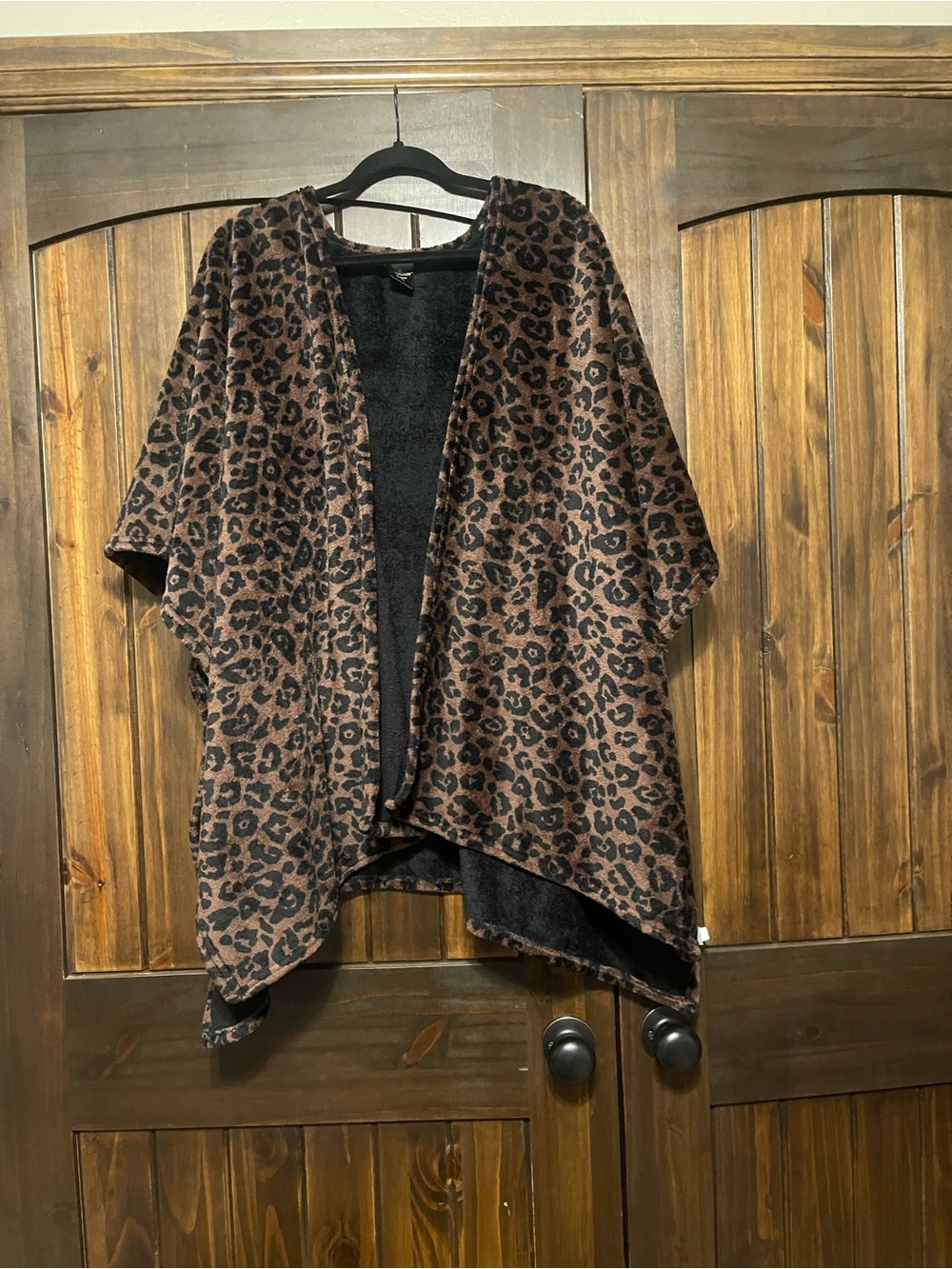 Cuddl Duds Brown and Black Leopard-Print Open Front Cape